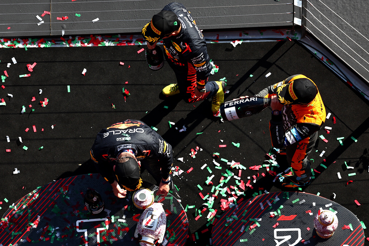 ランド・ノリス、F1優勝トロフィー破壊をフェルスタッペンと製作者に謝罪