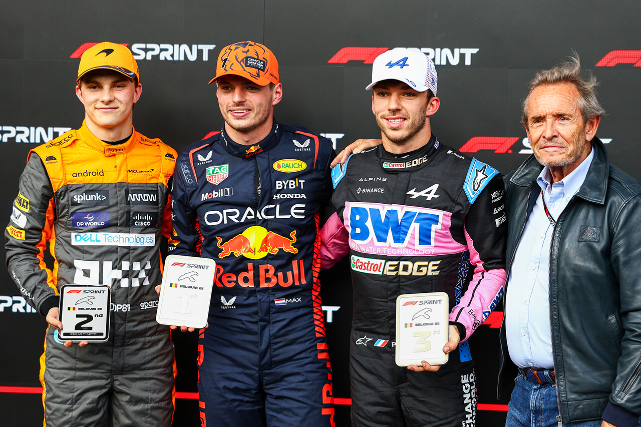 スプリント:レッドブルF1のフェルスタッペンが貫禄勝利 ピアストリが2位