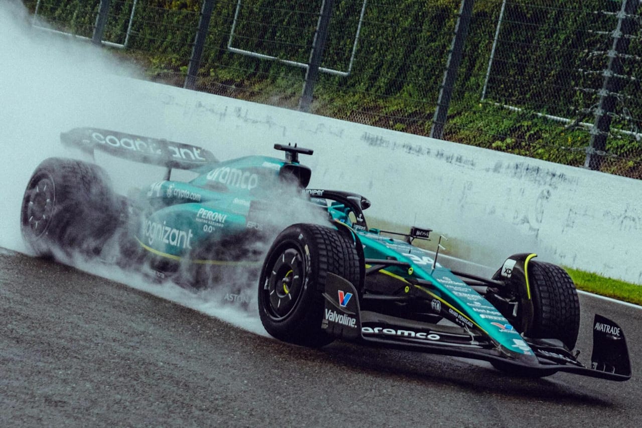 ストフェル・バンドーン、アストンマーティンのF1マシンでタイヤテストを完了