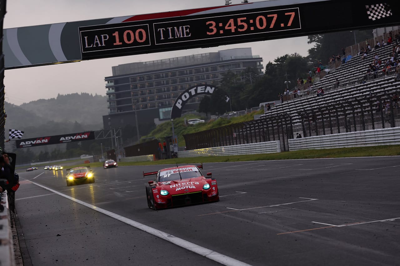 SUPER GT:波乱が連続するレースでNiterra MOTUL Zが見事優勝