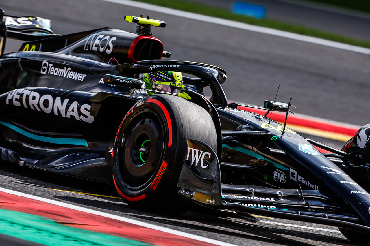 メルセデスF1 「W15の開発のために車高のスイートスポットを見つけた」