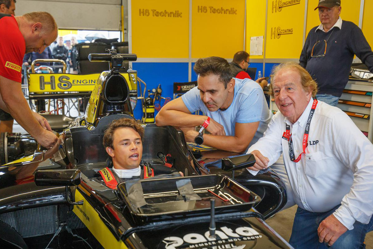ニック・デ・フリース、F1シート喪失後初めてオランダでデモ走行に登場
