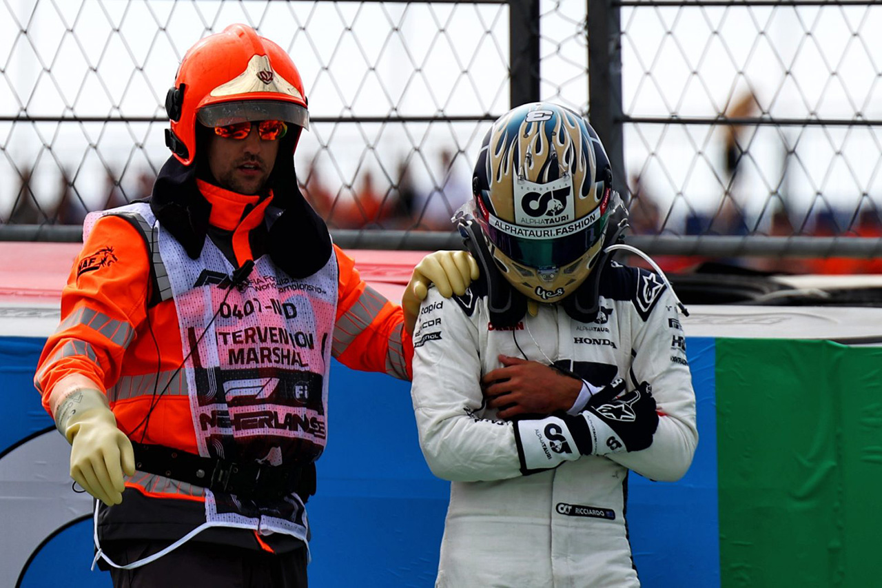 ダニエル・リカルドが左手を骨折。リアム・ローソンがF1オランダGPで代役