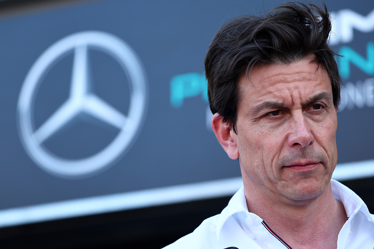 メルセデスF1代表 「アロンソのハミルトンへの妨害はペナルティに値する」