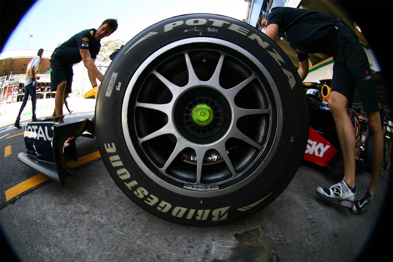 ブリヂストン、2025年のF1タイヤサプライヤー契約のために猛プッシュ