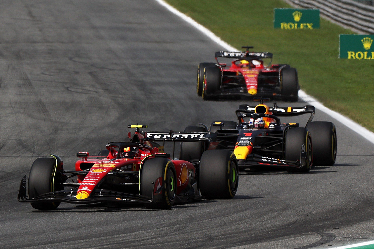 レッドブルF1代表 「フェルスタッペンはサインツの弱点を突いた」