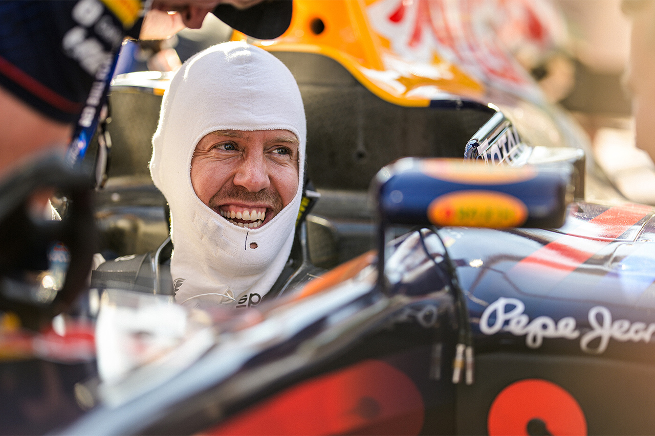 セバスチャン・ベッテル、RB7でデモ走行「F1グリッドに戻ったような気分」