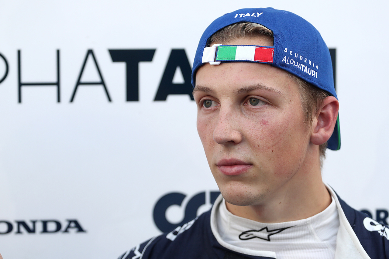 リアム・ローソン、F1デビュー戦は「ある意味ハッタリをかましていた」