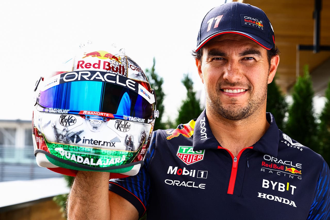 セルジオ・ペレス、シンガポールGPでF1参戦250戦目を記念したヘルメット