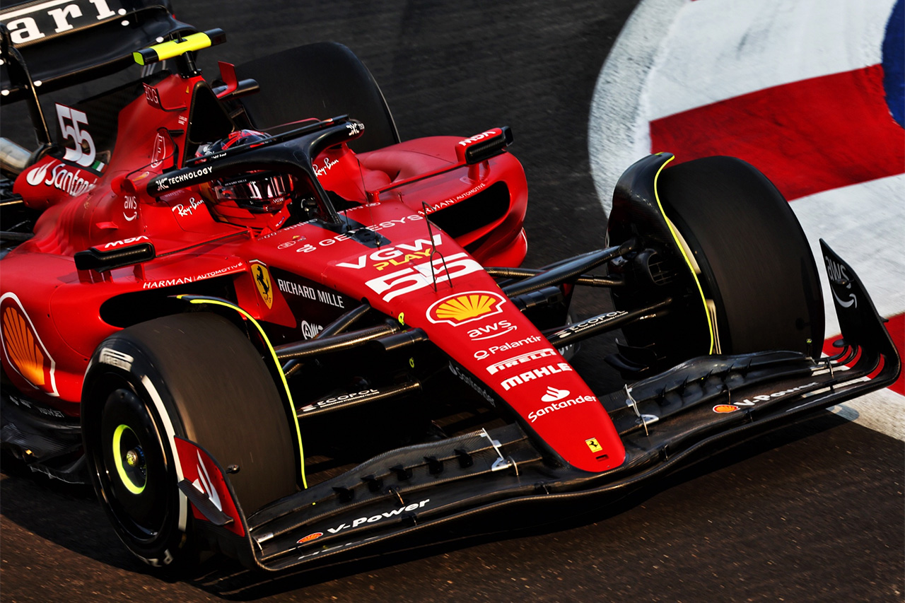 FP3:フェラーリF1のサインツ最速 フェルスタッペンはシフトに問題