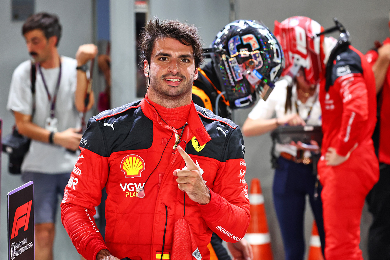 予選：カルロス・サインツが大接戦のF1シンガポールGPで2戦連続ポール