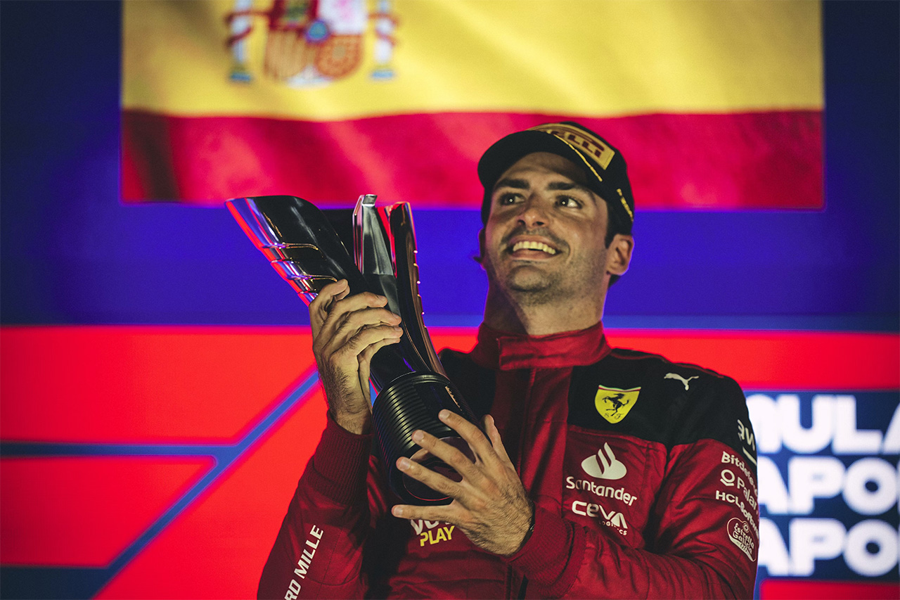 イタリアメディアでカルロス・サインツがフェラーリF1で“新ナンバー1”論争