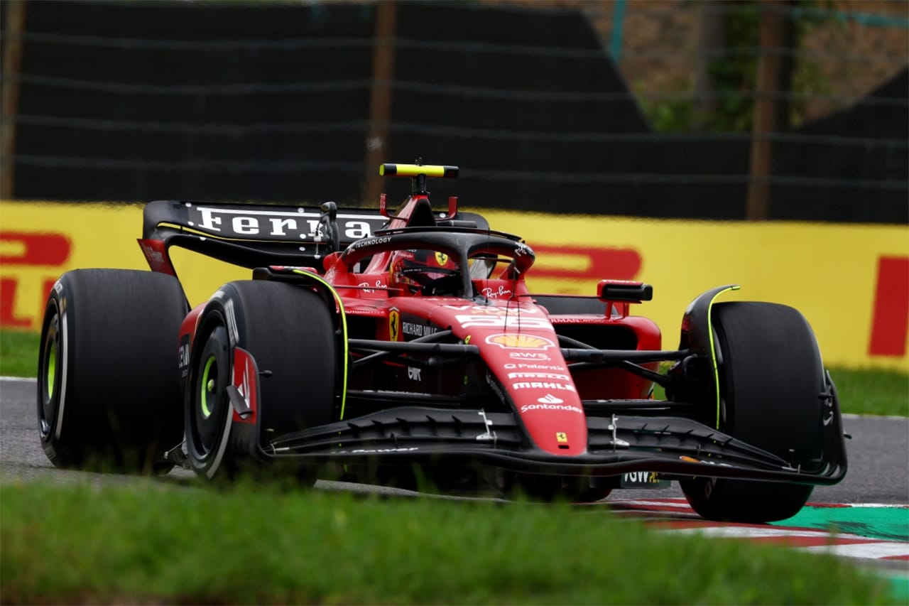 カルロス・サインツ F1日本GP初日 「セットアップの実験でリズムを掴めず」
