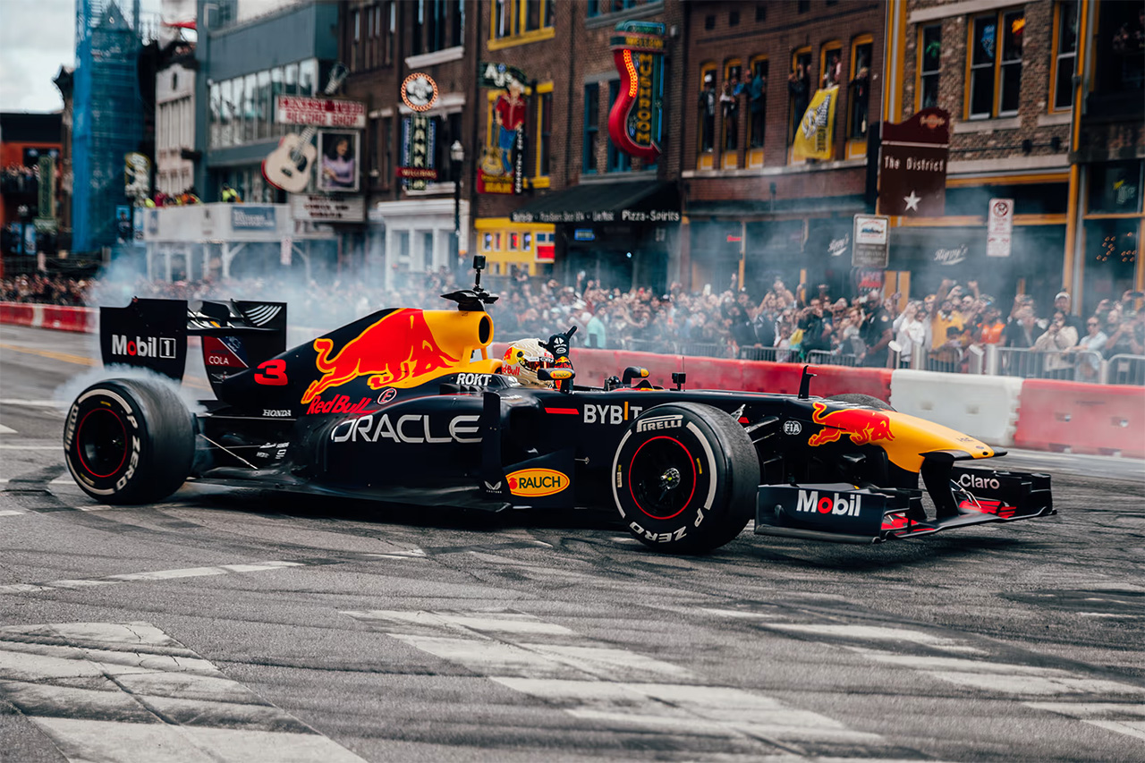 ダニエル・リカルド、ナッシュビルでのデモランでF1活動に復帰