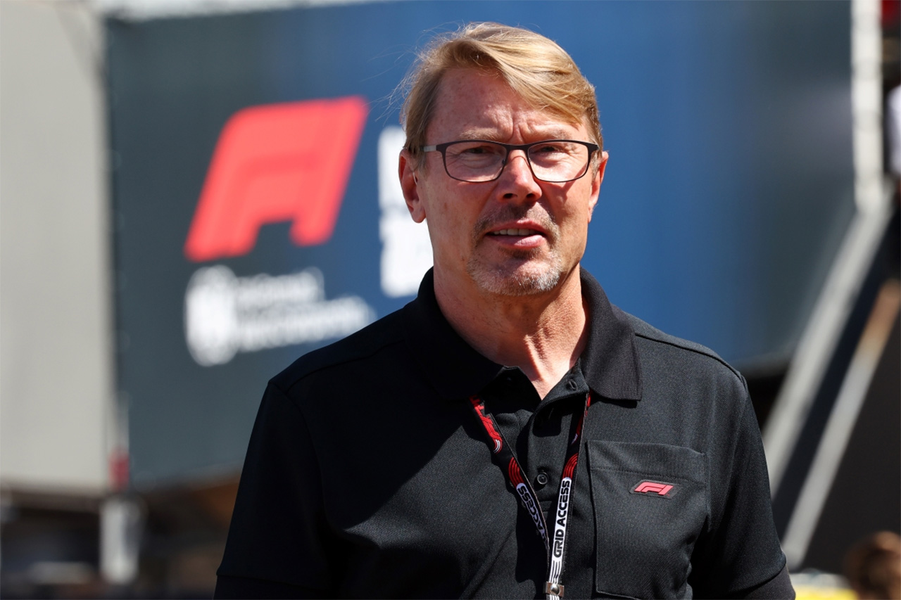 元F1王者ミカ・ハッキネン、F2ドライバーのクッシュ・マイニをサポート