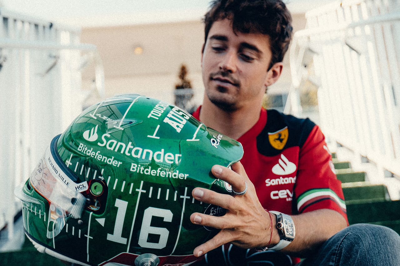 シャルル・ルクレール F1アメリカGPのヘルメットは“アメフトのフィールド”