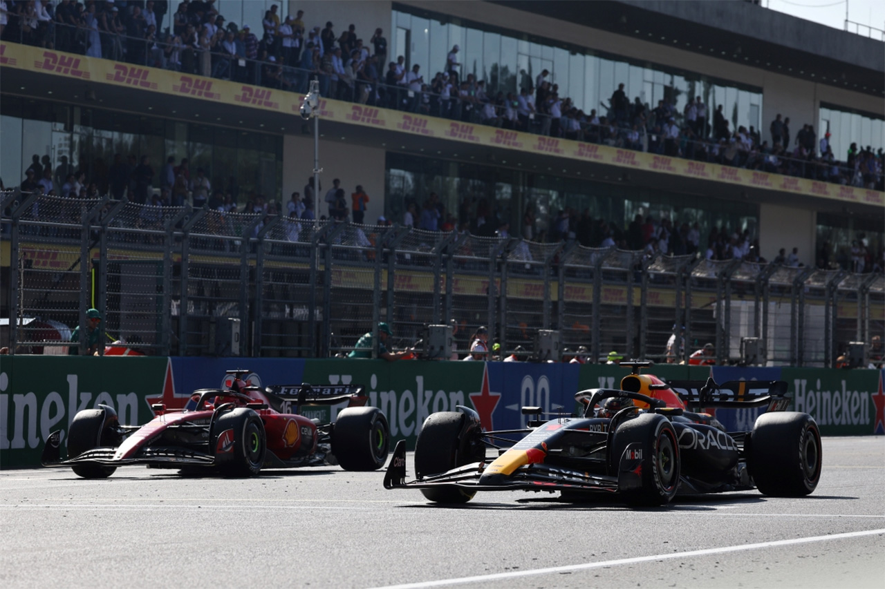 レッドブルF1代表 フェラーリのリスタート時のタイヤ選択は「驚いた」