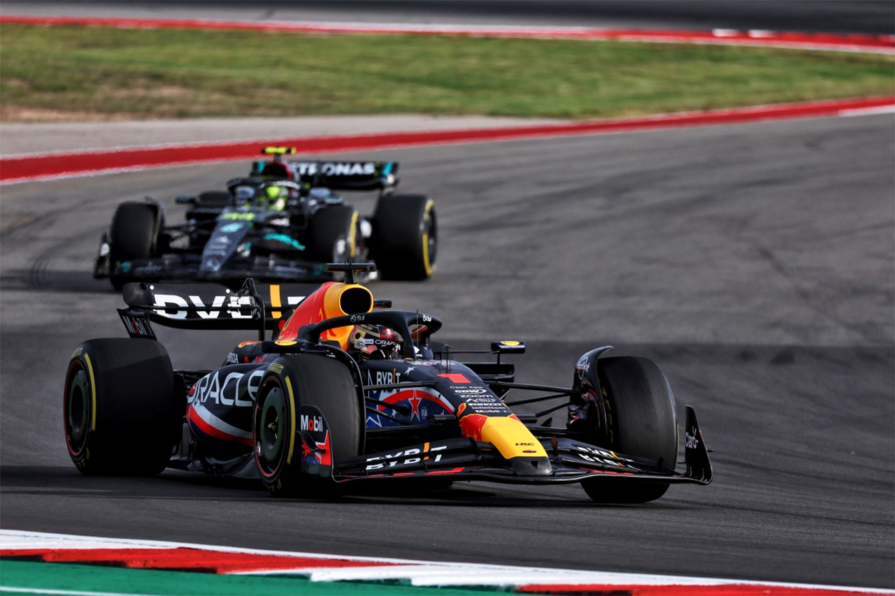 ルイス・ハミルトン レッドブルF1のRB19に後続して学んだことを説明