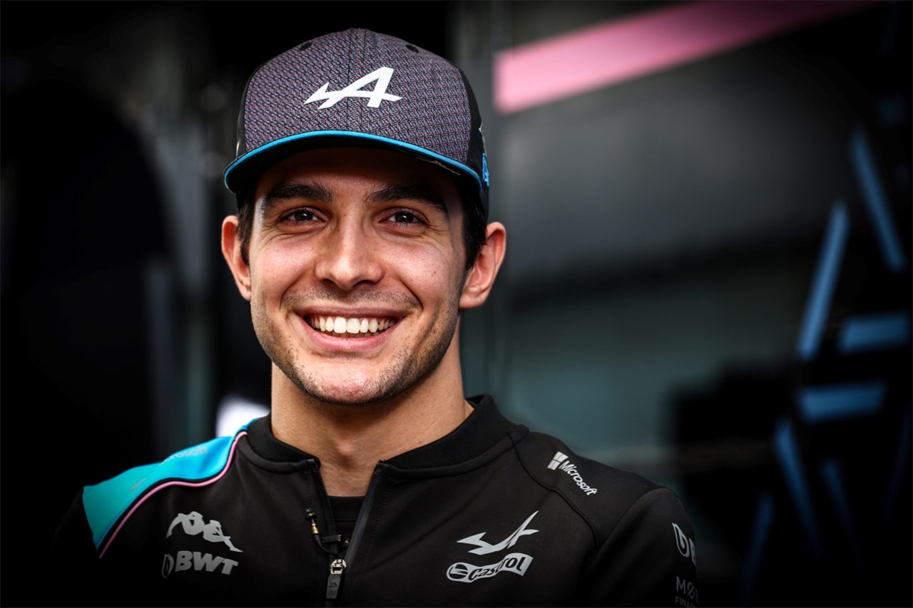 エステバン・オコン アルピーヌF1の2024年車両A524でシミュレーター走行