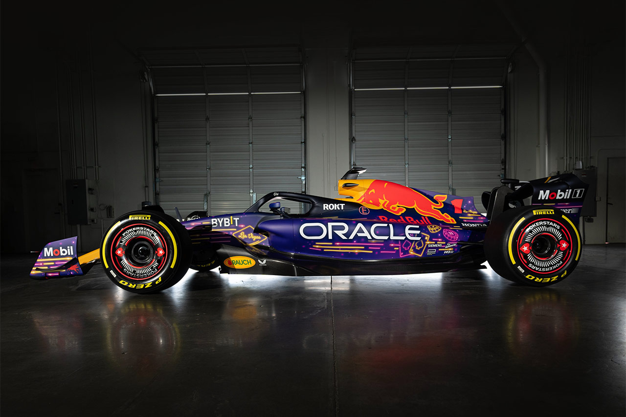 レッドブル F1ラスベガスGPに出場するパープルの特別カラーリングを披露
