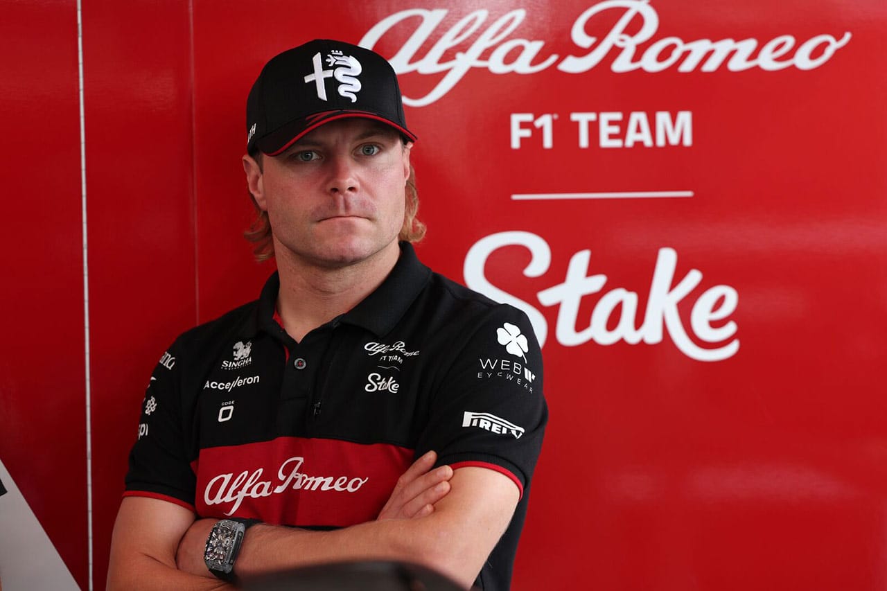 F1ドライバーのバルテリ・ボッタスがヌードカレンダーを発売