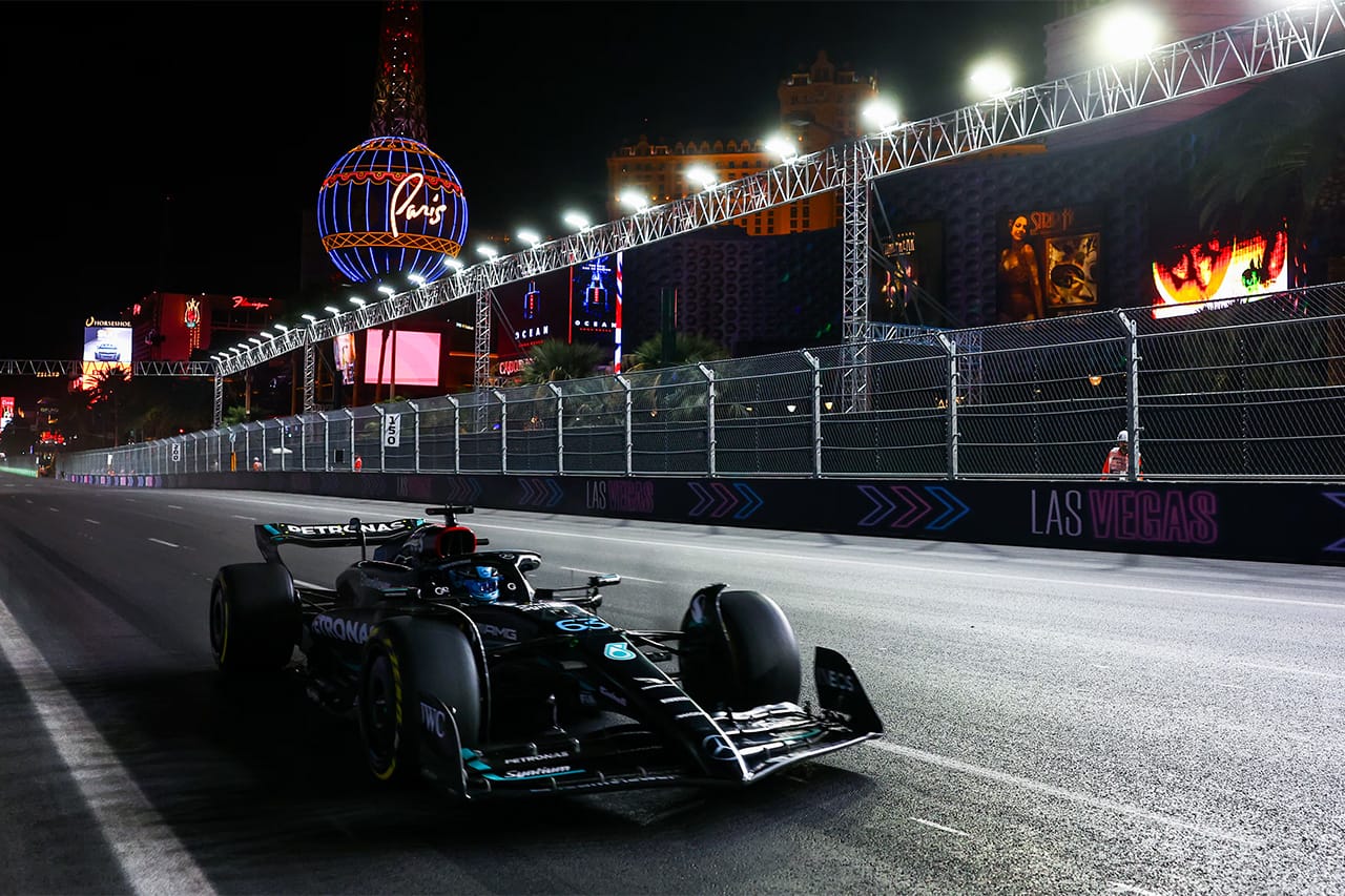 F1ラスベガスGP 残り5分で赤旗終了となったFP3でラッセルがトップ
