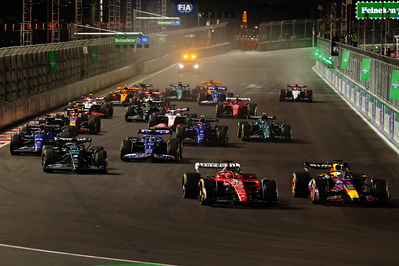 F1ラスベガスGP 決勝:フェルスタッペン優勝 角田裕毅リタイア