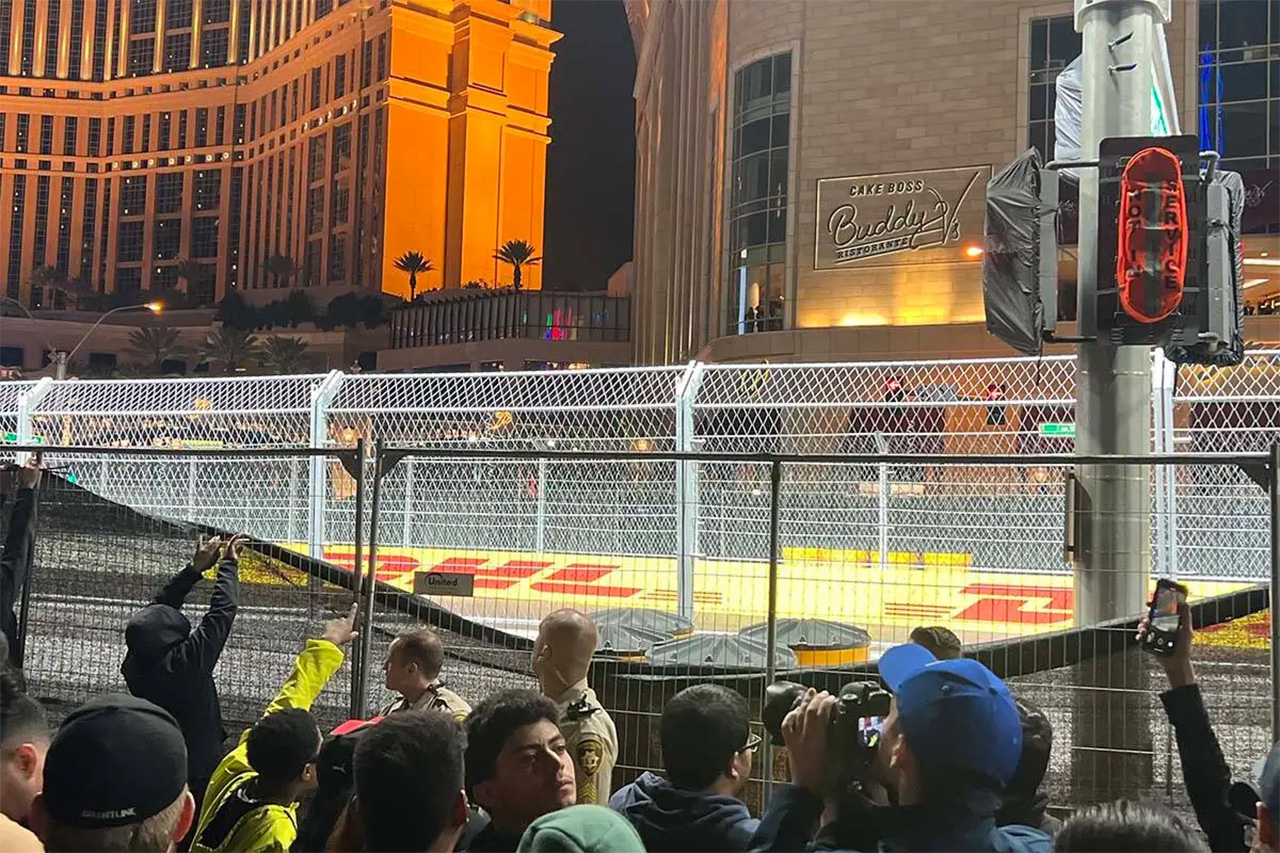 F1ラスベガスGP チケットを持たないファンがスクリーンを破壊して観戦
