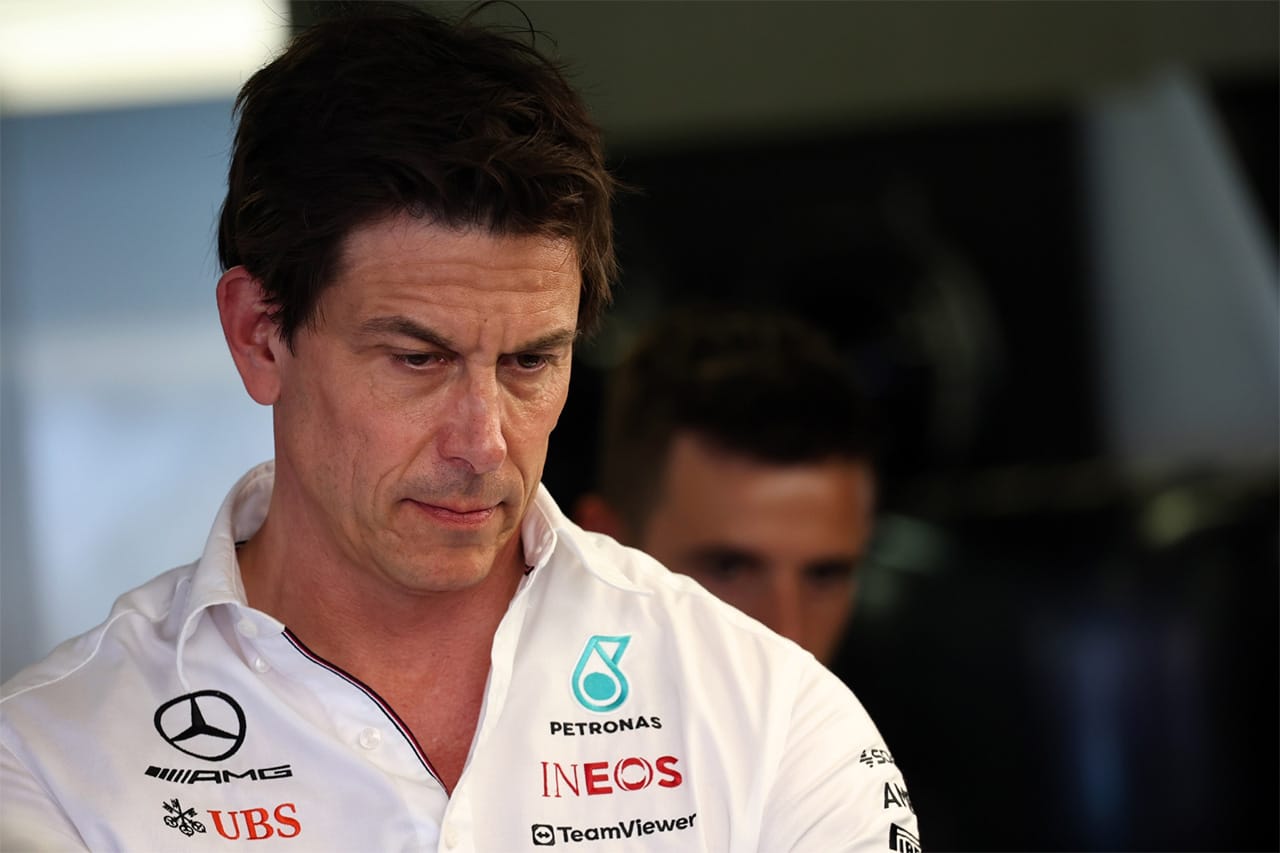 メルセデス F1アブダビGP決戦に皮肉「マシなレースディレクターがいる」