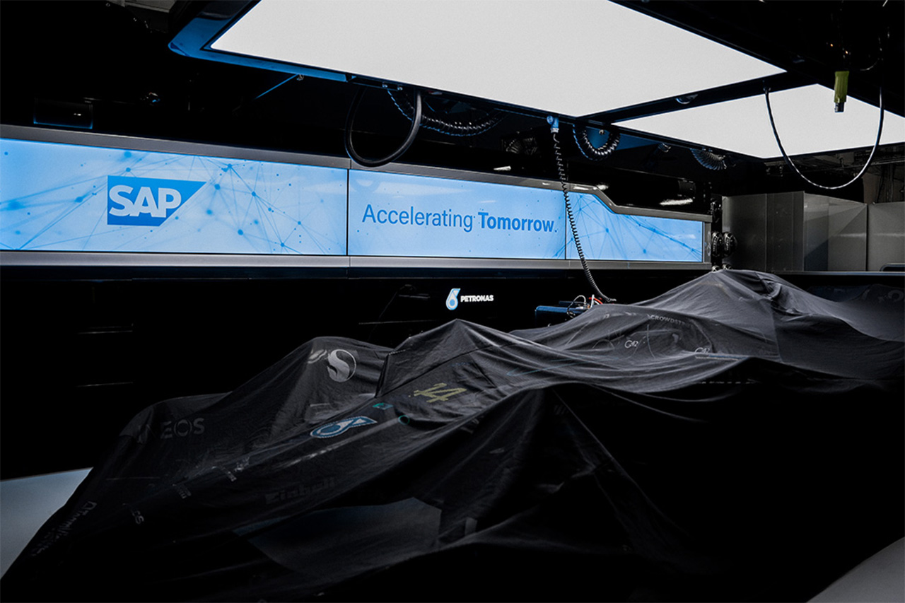 メルセデスF1 SAPと2024年から複数年のオフィシャルパートナー契約