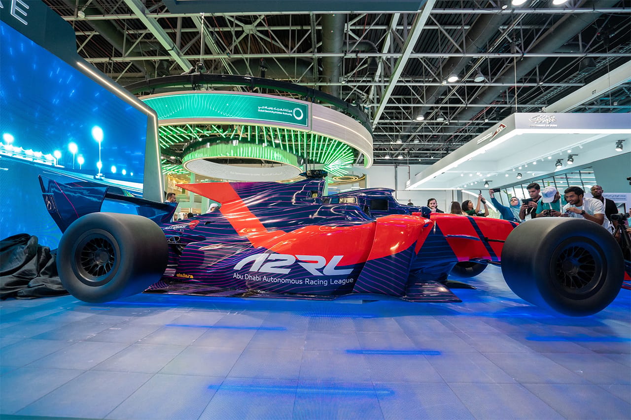 ヤス・マリーナ・サーキット スーパーフォーミュラ車両でドライバーレスレース