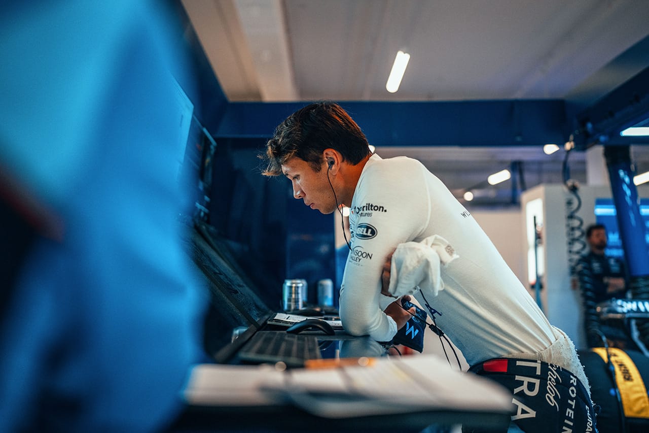 アレックス・アルボン 「アルファタウリF1に負けても悔やむべきではない」