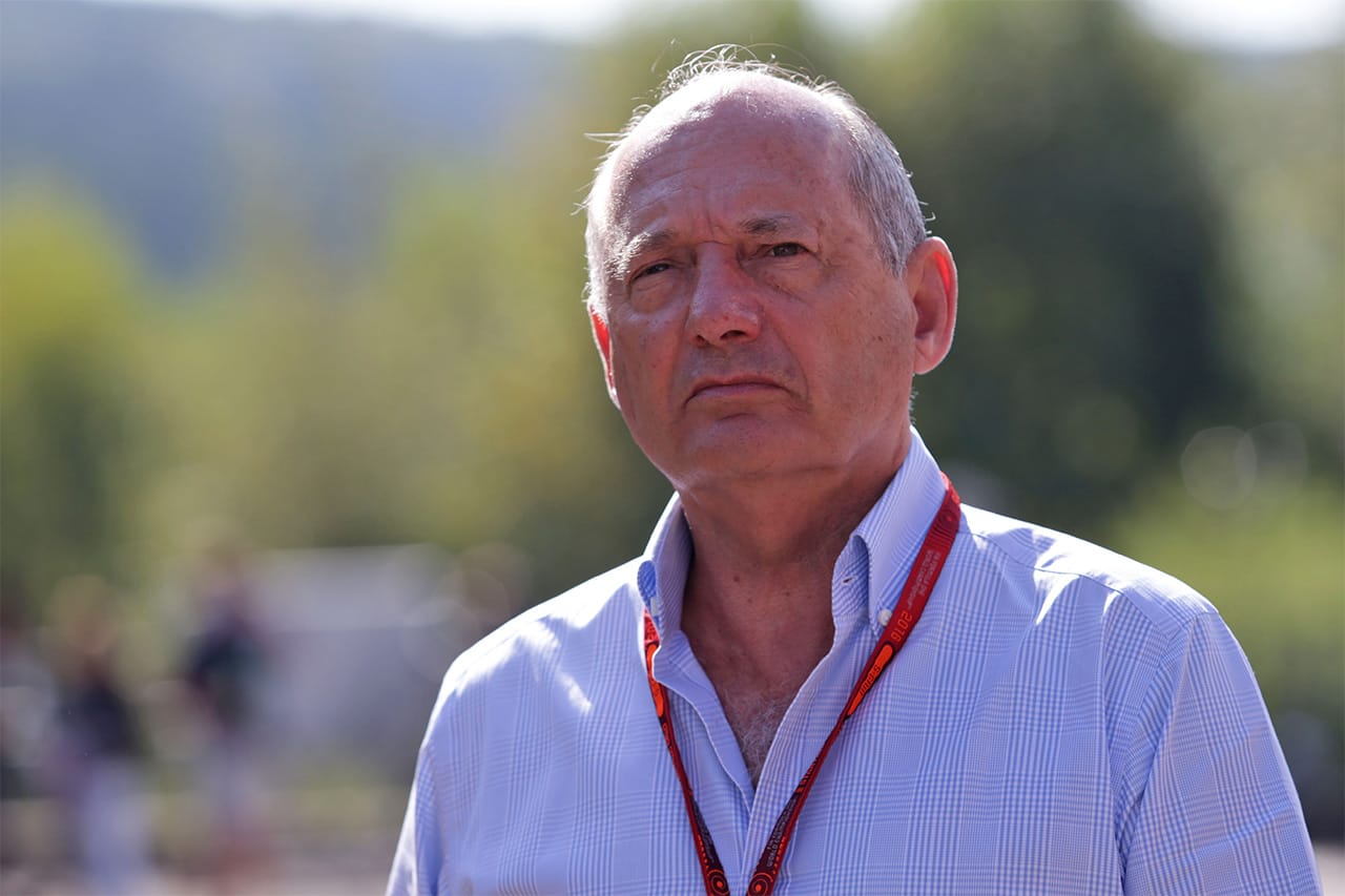 元マクラーレンF1チーム代表のロン・デニス ナイトの称号を受勲