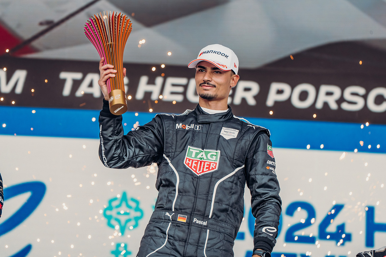 フォーミュラE：ポルシェのパスカル・ウェーレインが2024年開幕戦勝利