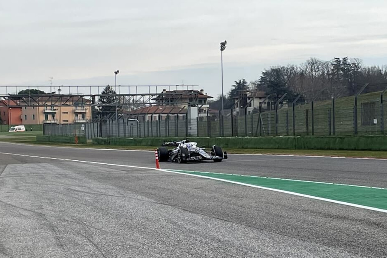角田裕毅 アルファタウリF1カラーのマシンで最後のテスト走行
