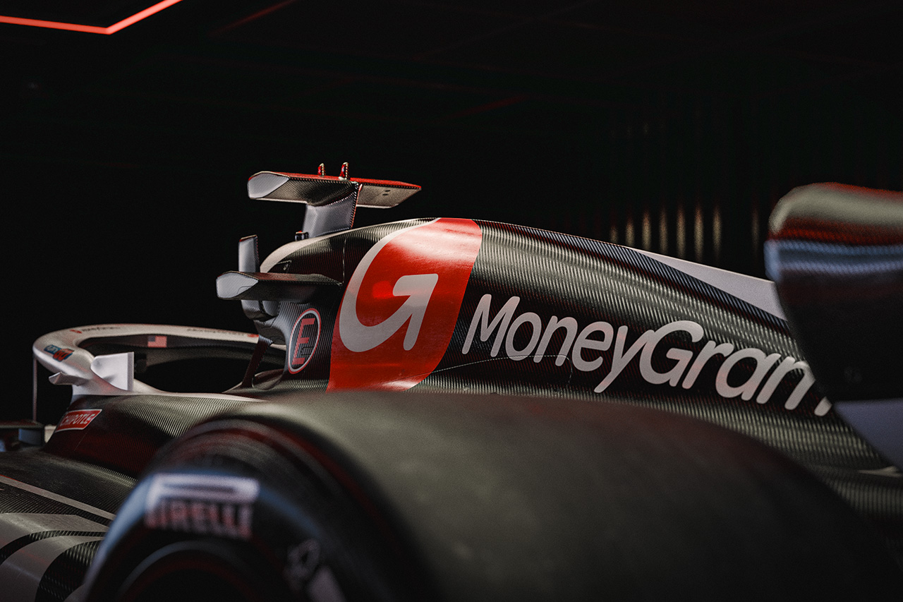 ハースF1チーム 2024年F1マシン『VF-24』カラーリング画像ギャラリー