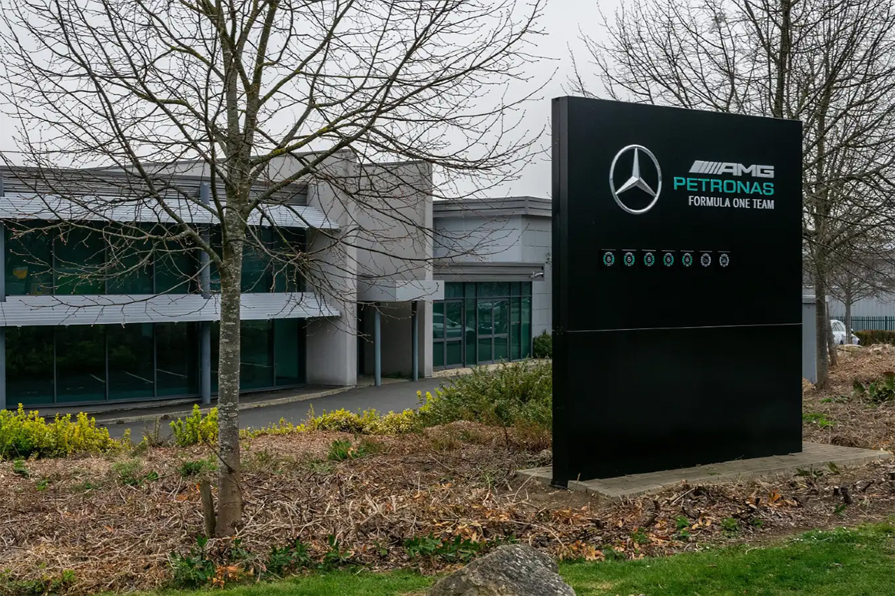 ルイス・ハミルトン メルセデスF1の従業員に自らフェラーリ移籍を報告