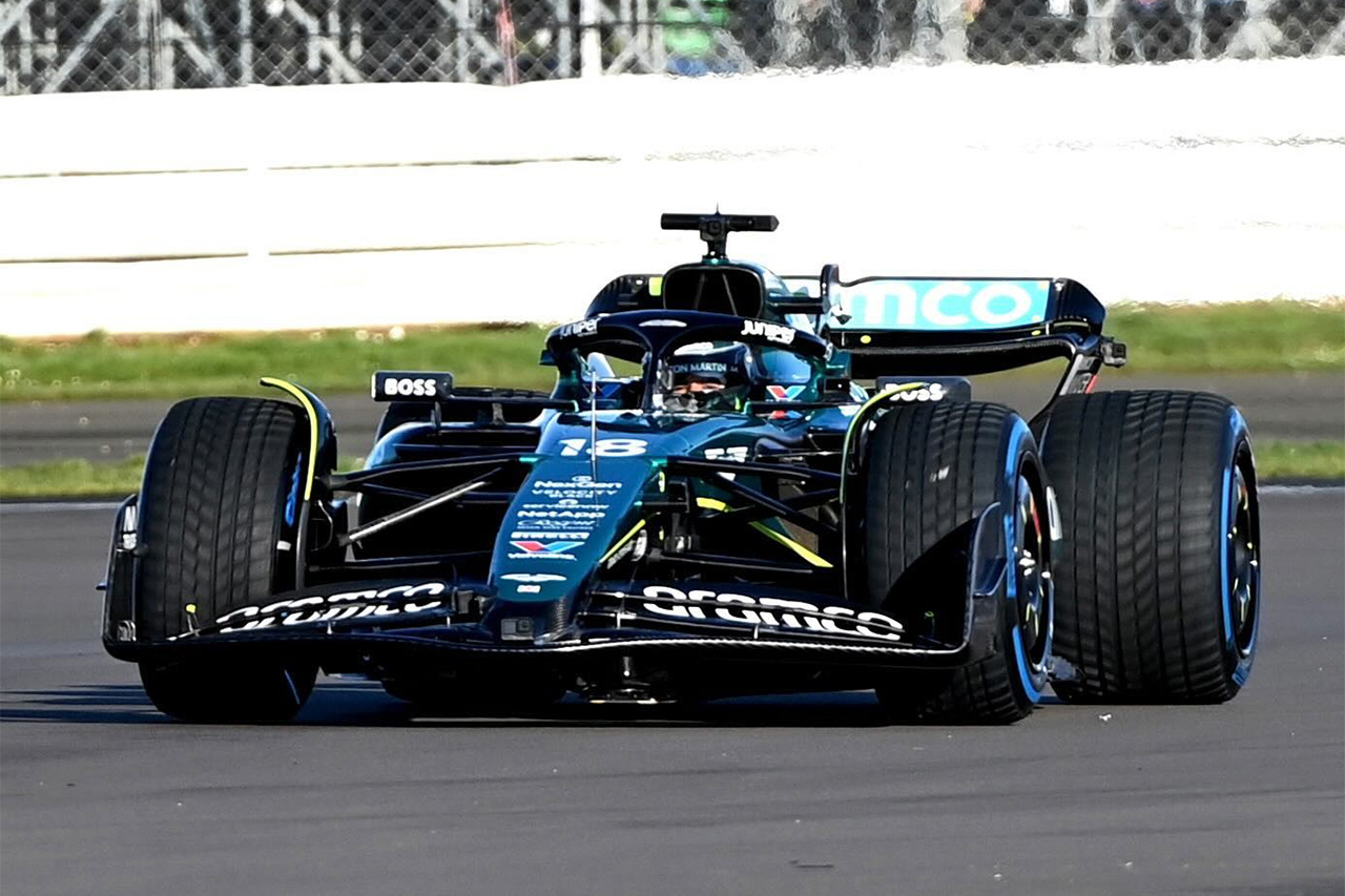 アストンマーティンF1 2024年F1マシン『AMR24』をシェイクダウン