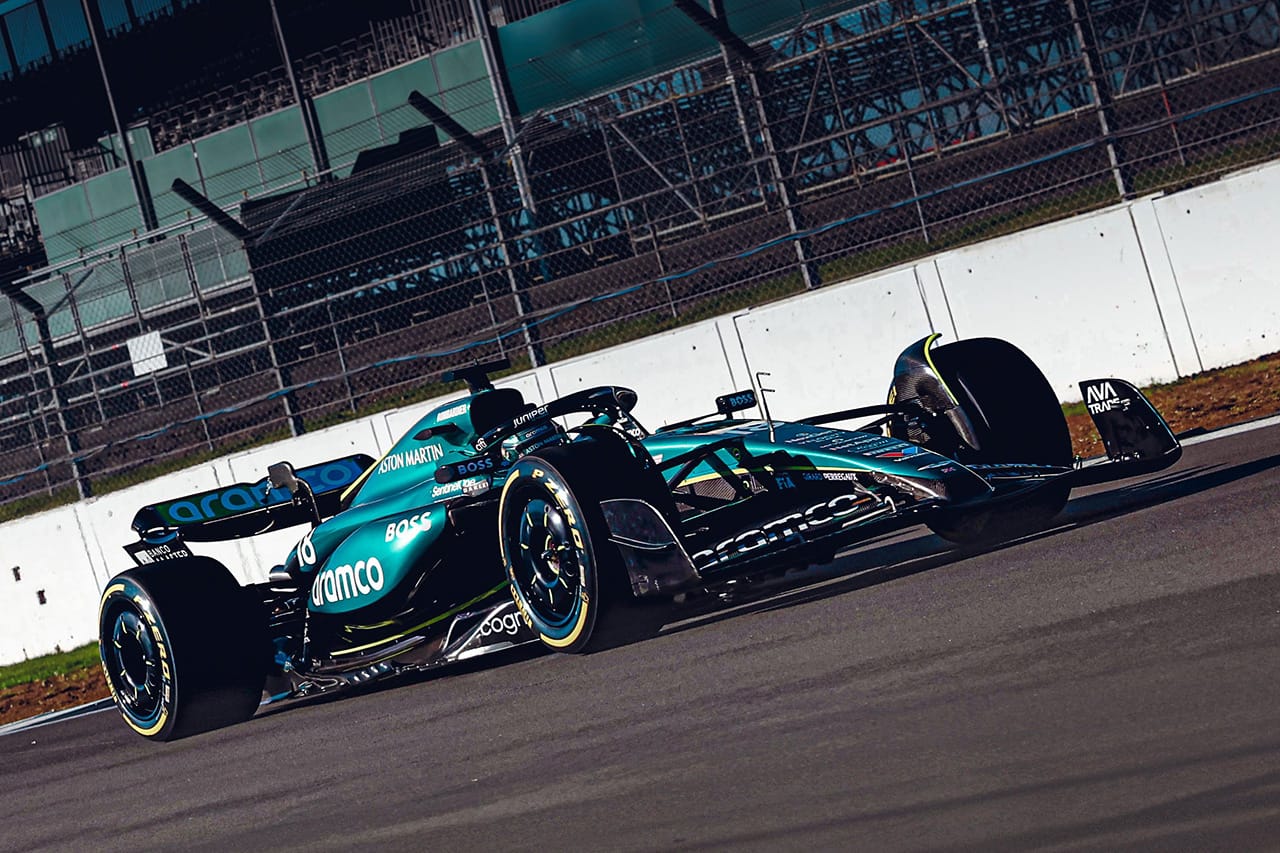 アストンマーティンF1 AMR24はメルセデスW15のコンセプト変更のヒント