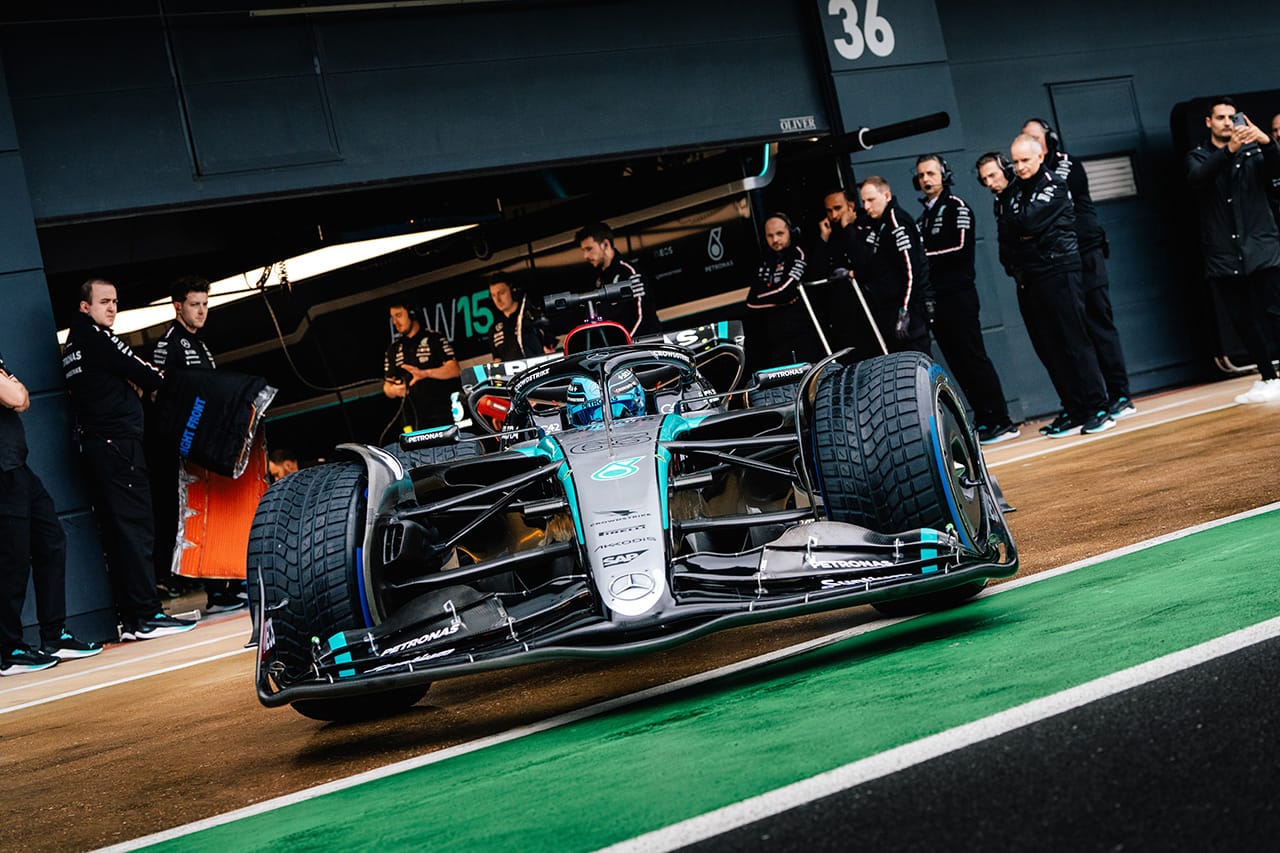 メルセデス F1 2024年F1マシン『W15』をシェイクダウン