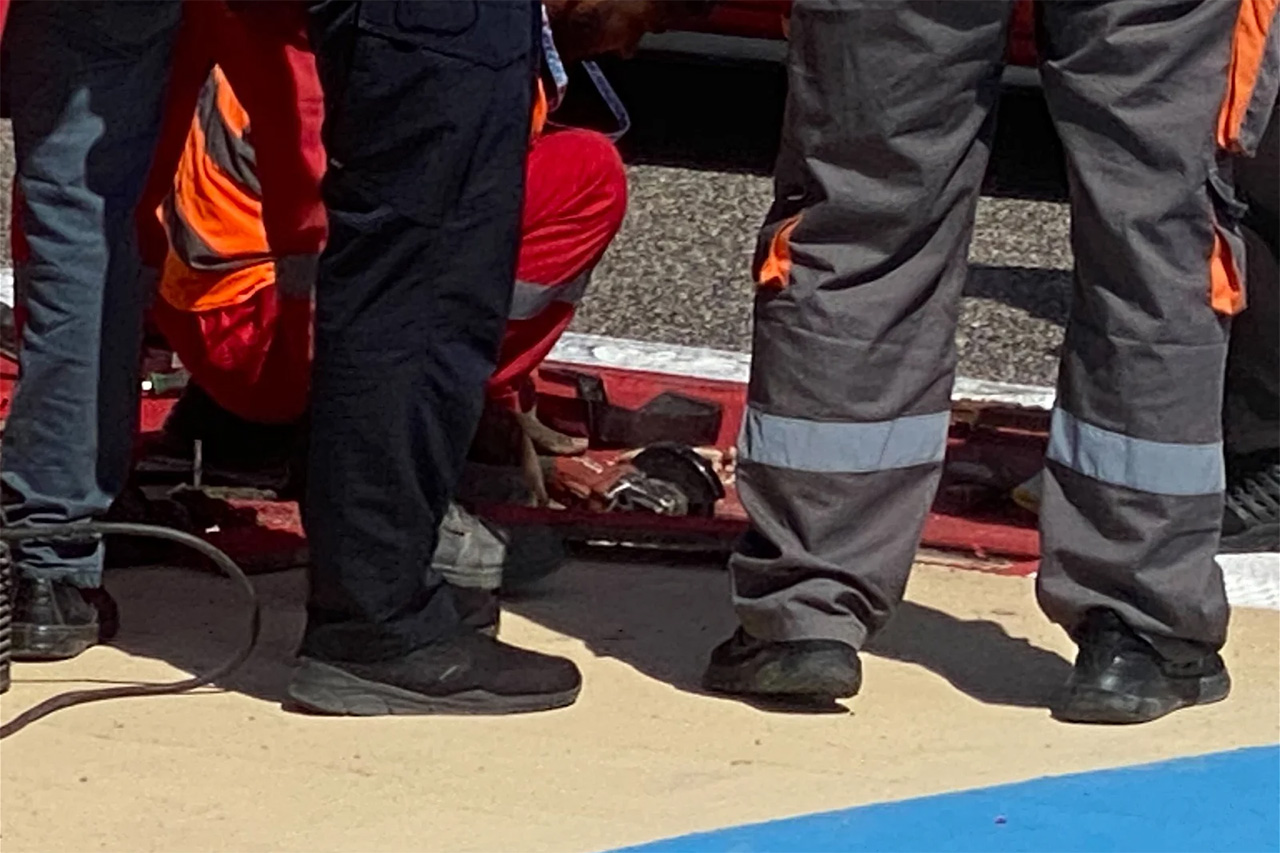 F1プレシーズンテスト2日目:排水溝カバーの問題で午前のセッション終了