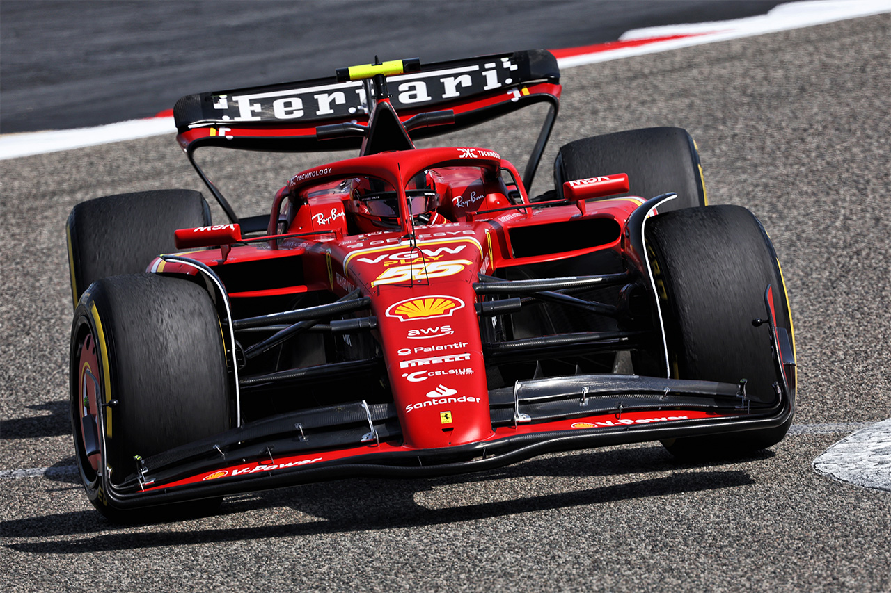 カルロス・サインツJr.がF1プレシーズンテスト最終日前半をトップで終了