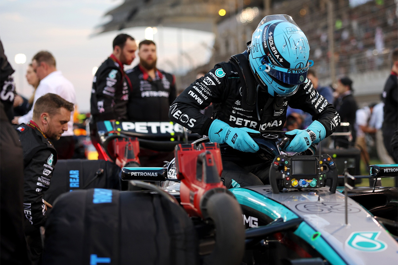 壊れたシート、バッテリー1%…新コンセプトのW15に苦戦するメルセデスF1