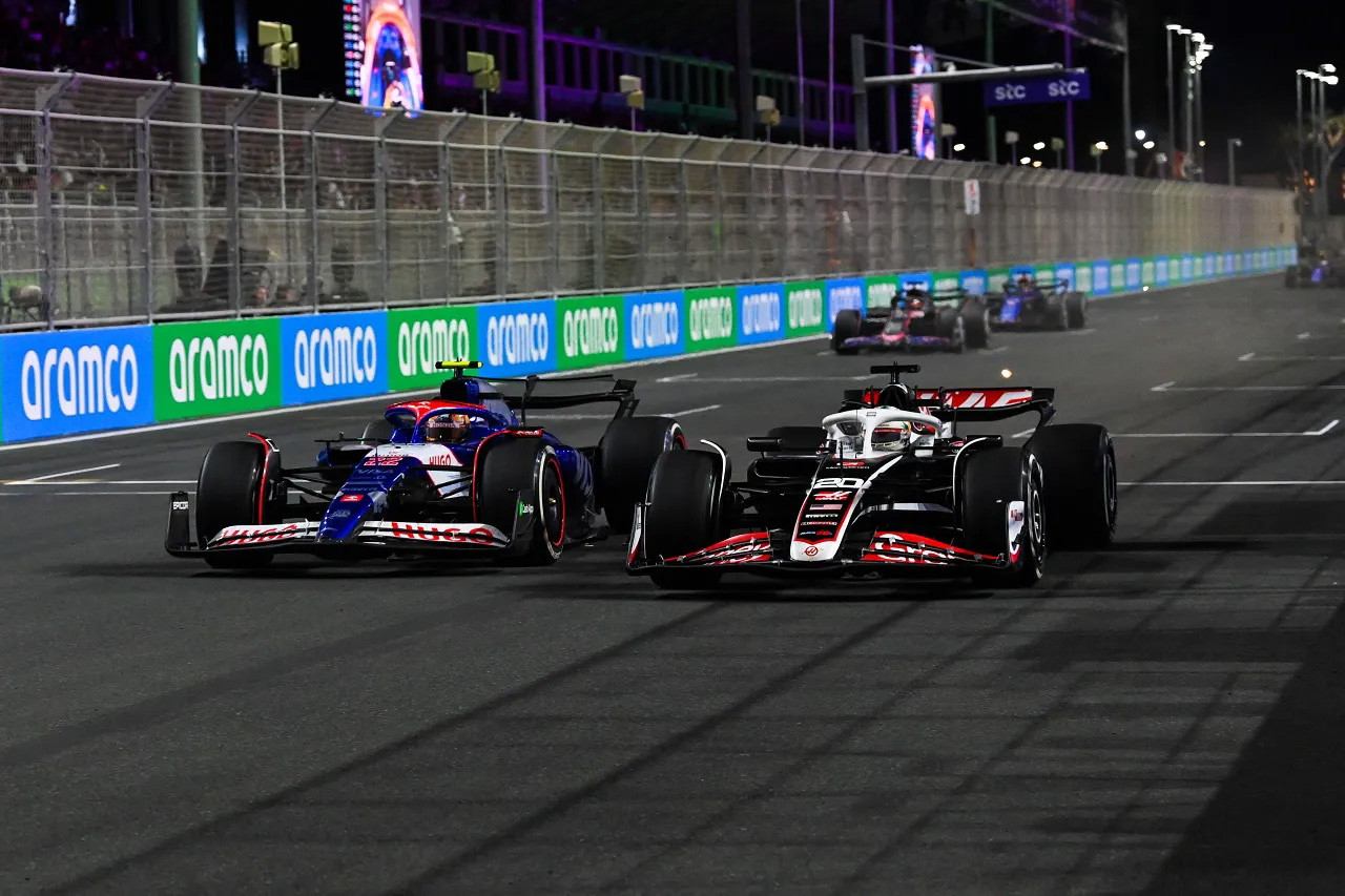 ハースF1 小松礼雄 「マグヌッセンは角田裕毅に順位を返すべきだった」