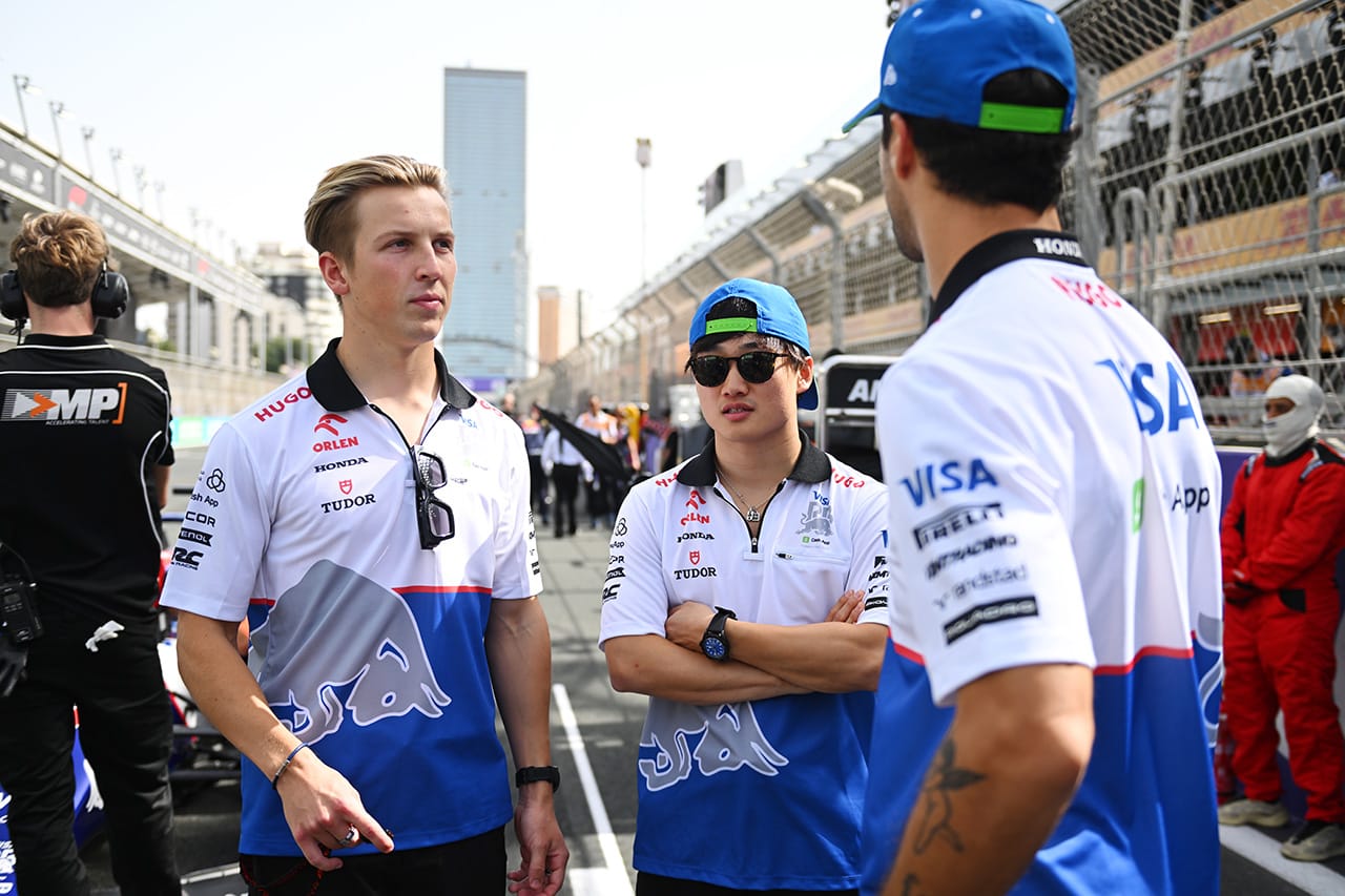 F1復帰をめぐる暗闇の中で不満を抱くリアム・ローソン