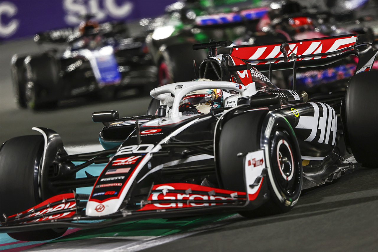 角田裕毅らを抑え込んだハースF1の戦略をウィリアムズ代表が疑問視