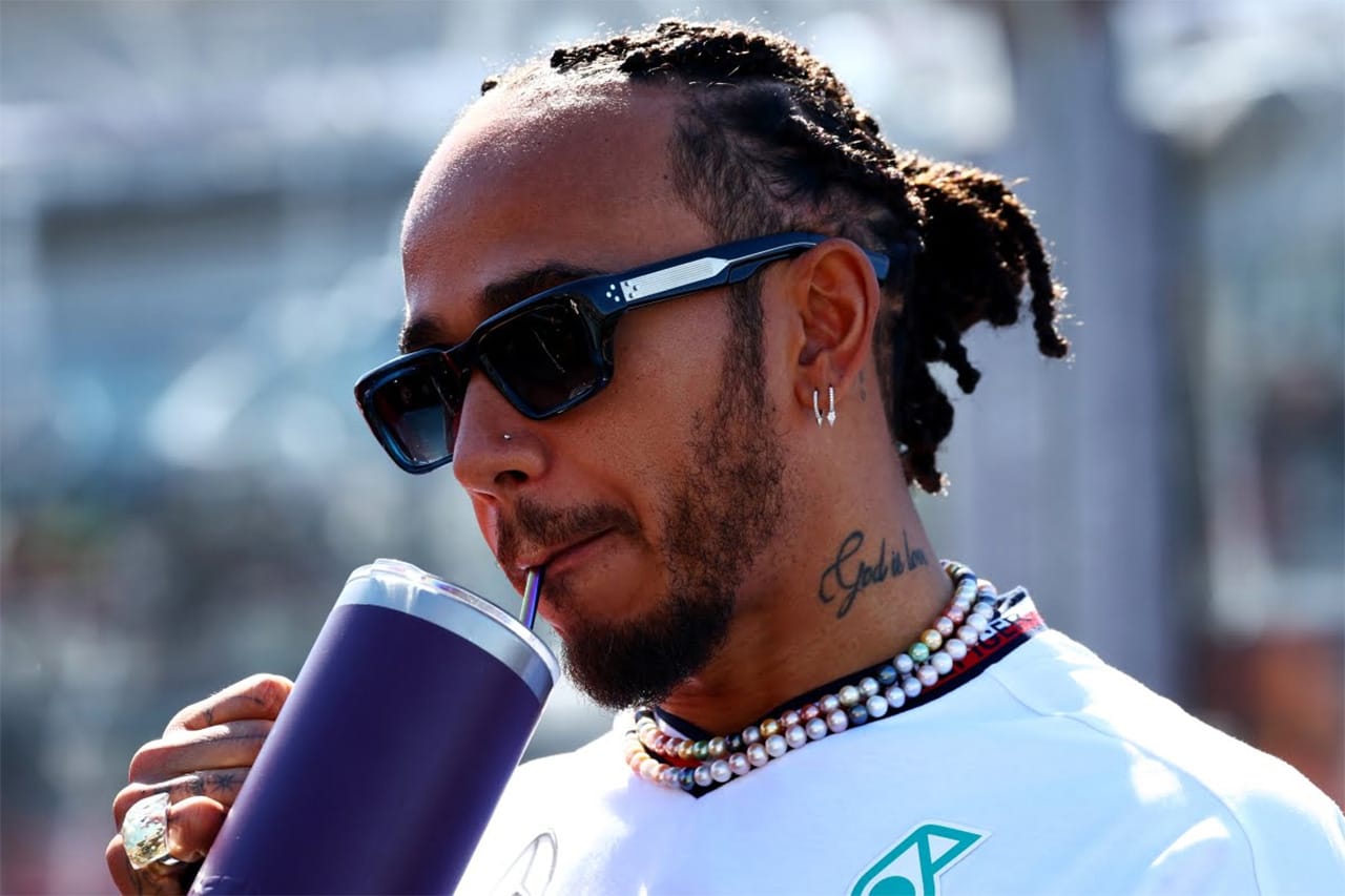 ルイス・ハミルトンの心はすでにフェラーリ？メルセデスF1代表が反論
