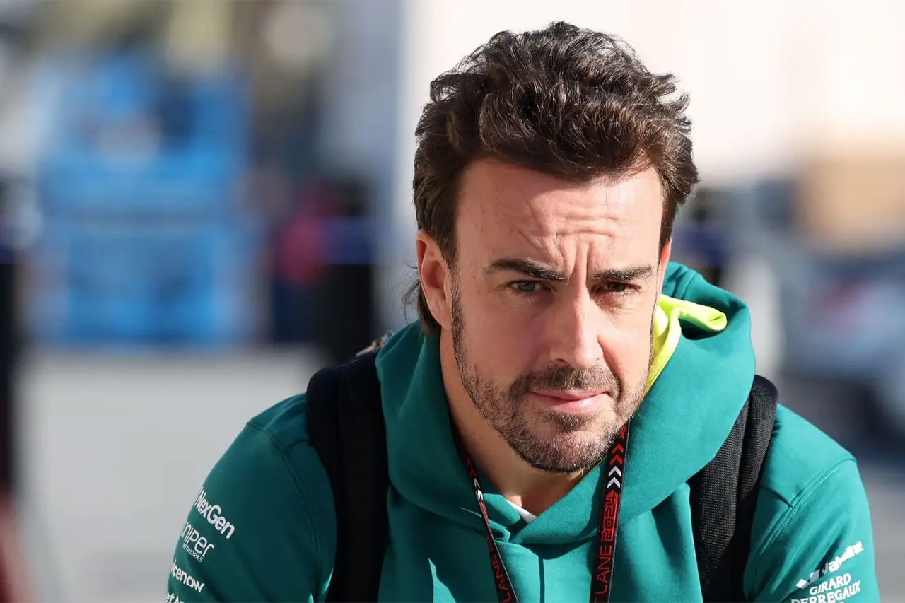 アロンソが原因でのクラッシュも「ラッセルに落ち度」と元F1チーム代表