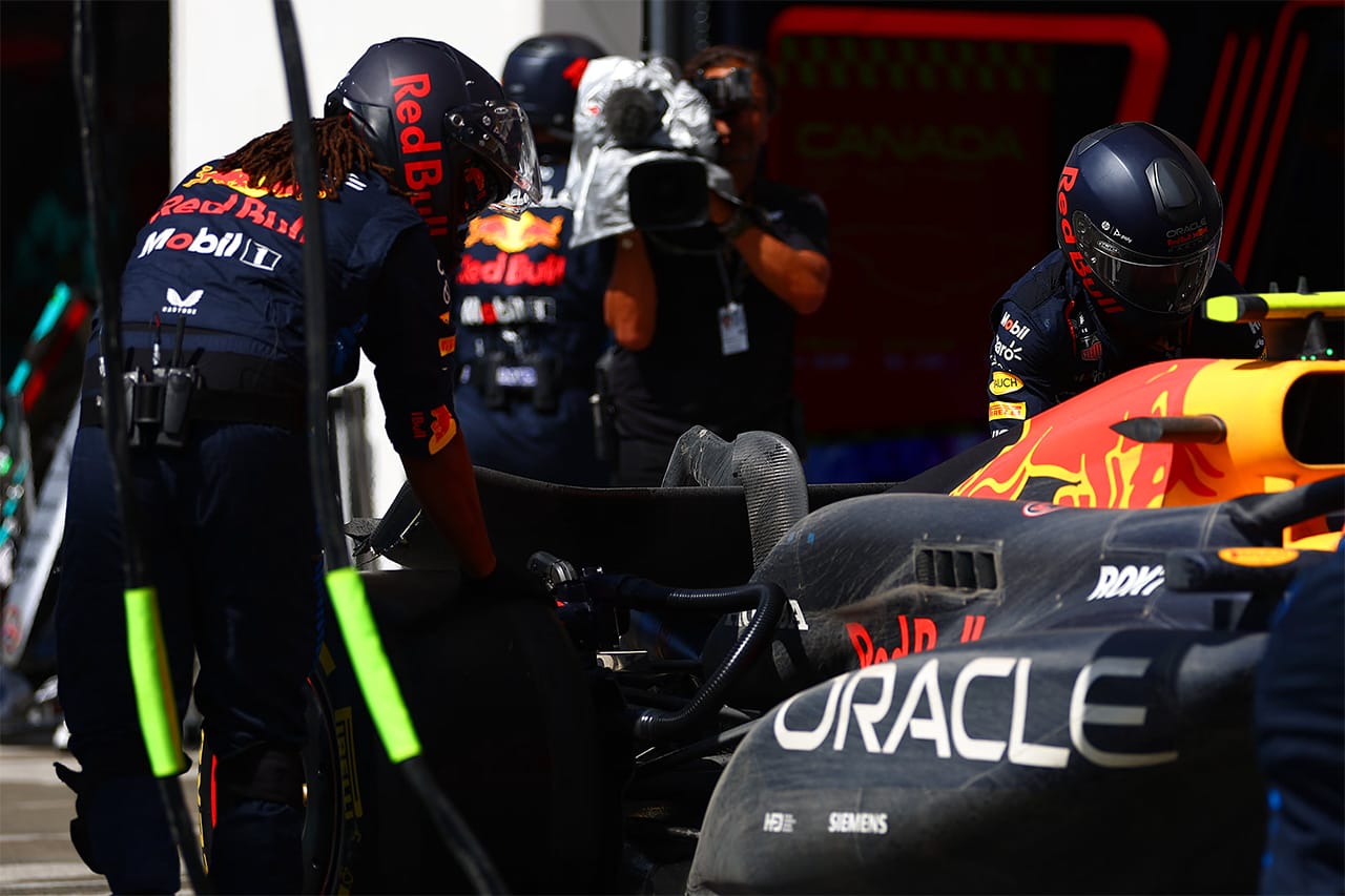 セルジオ・ペレス 損傷したF1マシンで走行継続にレッドブルの陰謀論