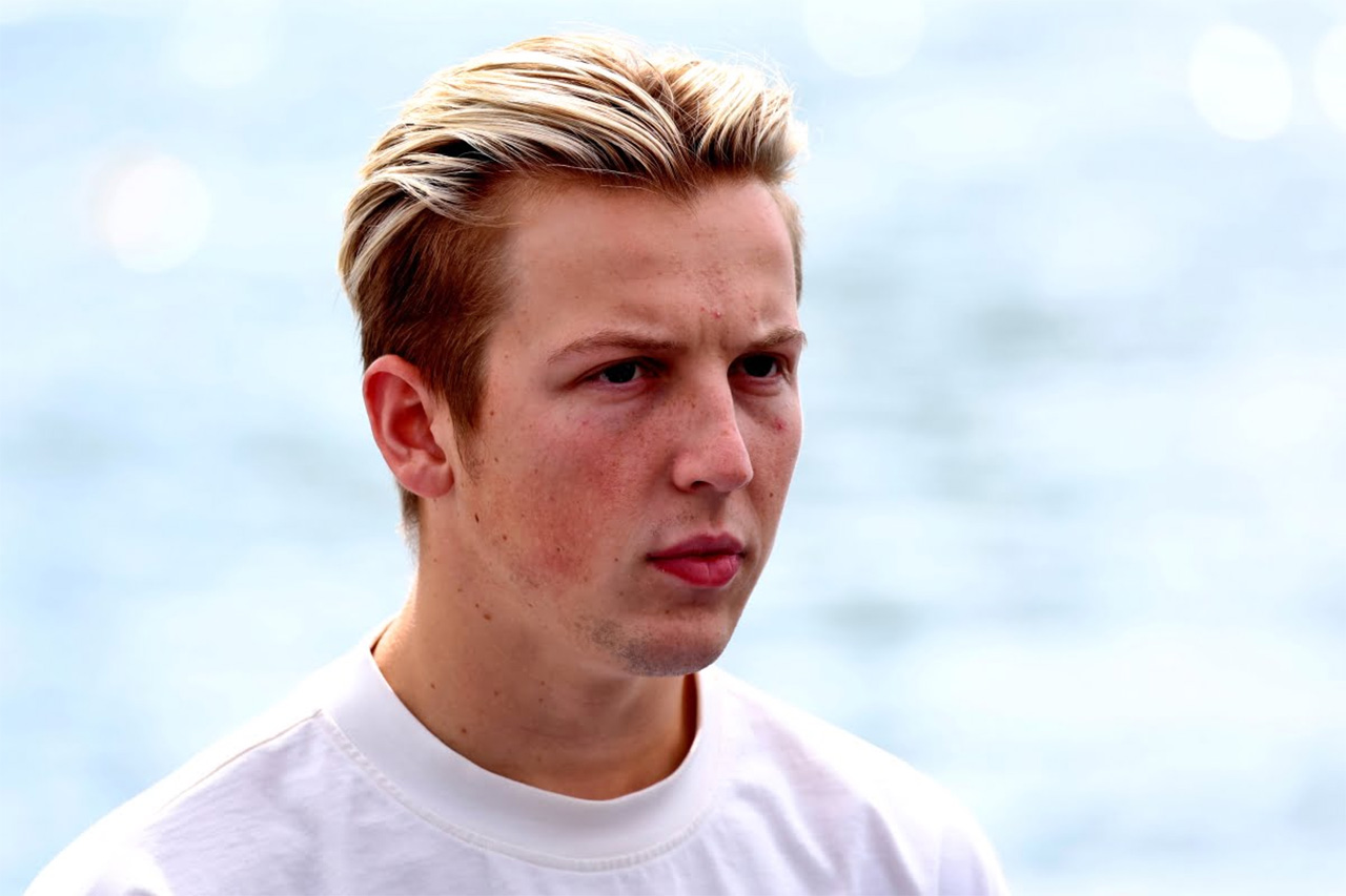 レッドブルF1首脳 来季のリアム・ローソンとダニエル・リカルドの交代を示唆